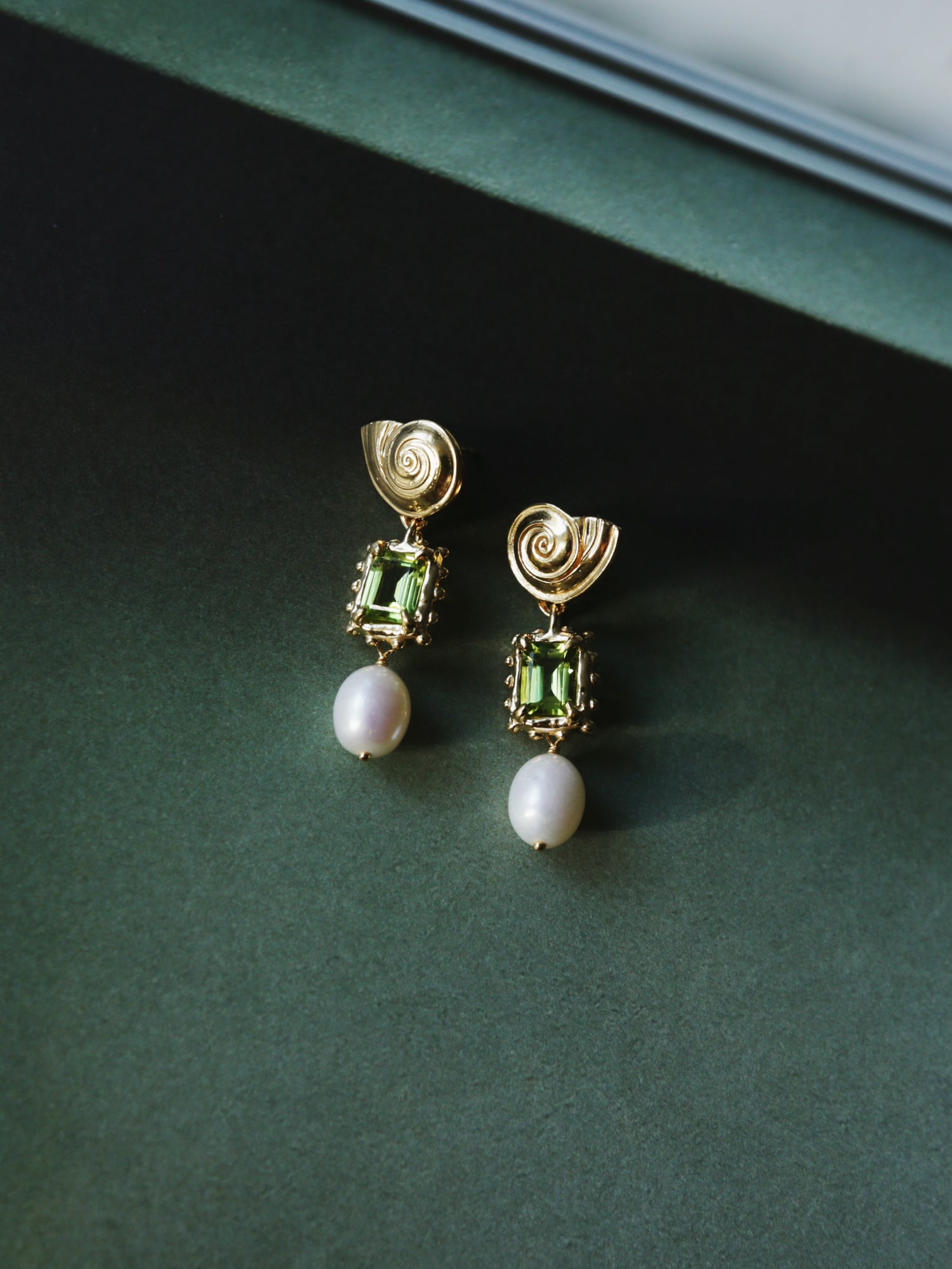 Memento Pearl Earrings with Peridot