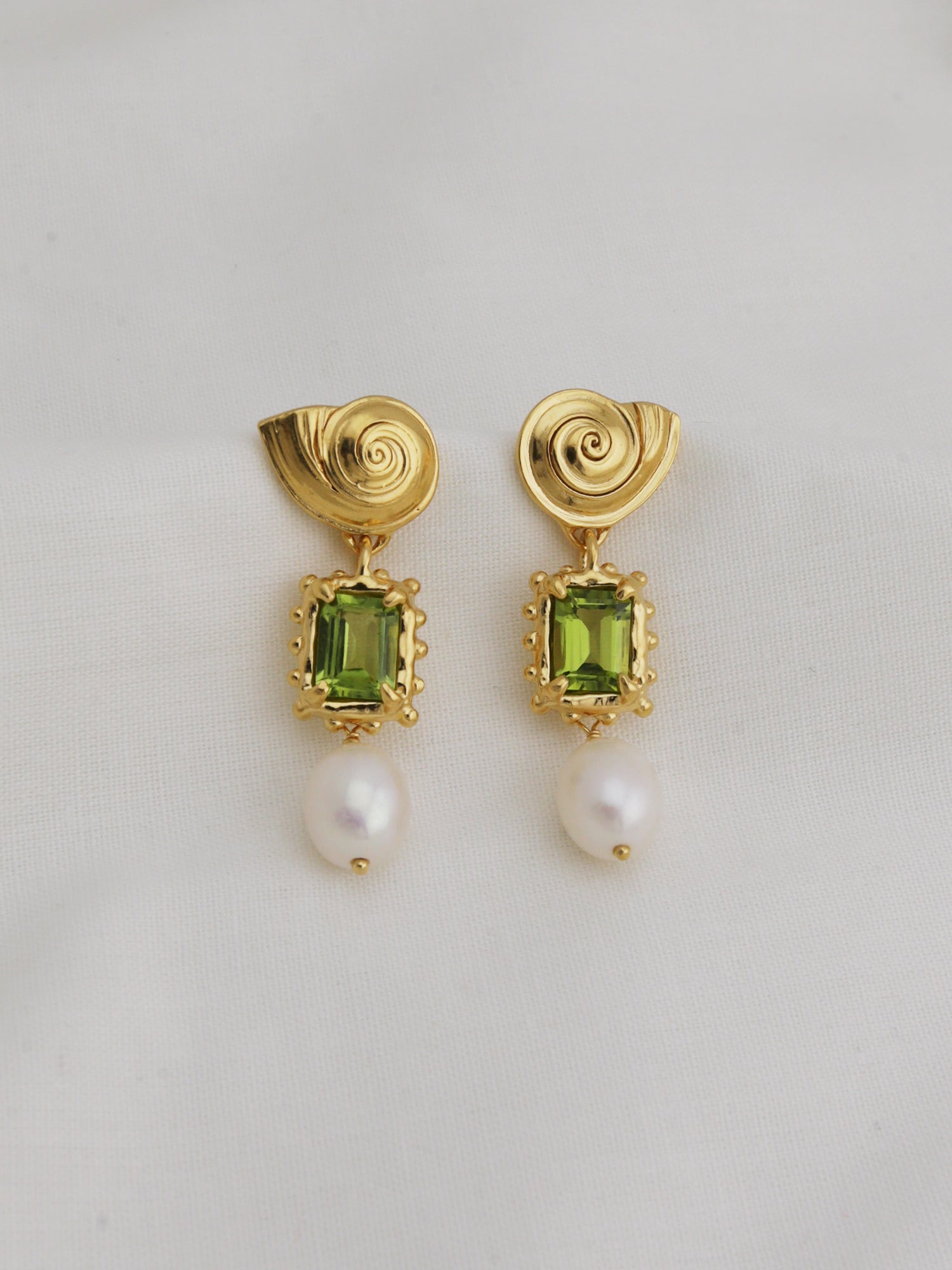 Memento Pearl Earrings with Peridot