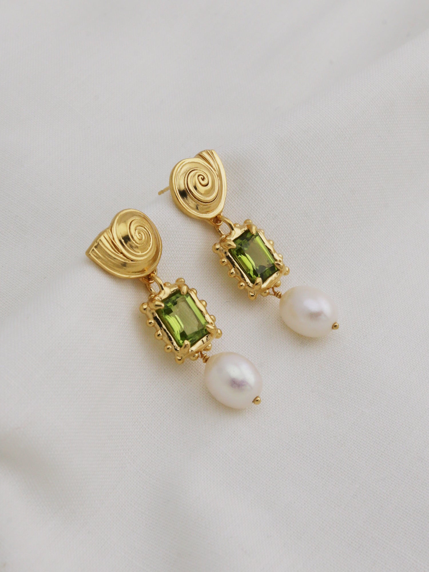 Memento Pearl Earrings with Peridot