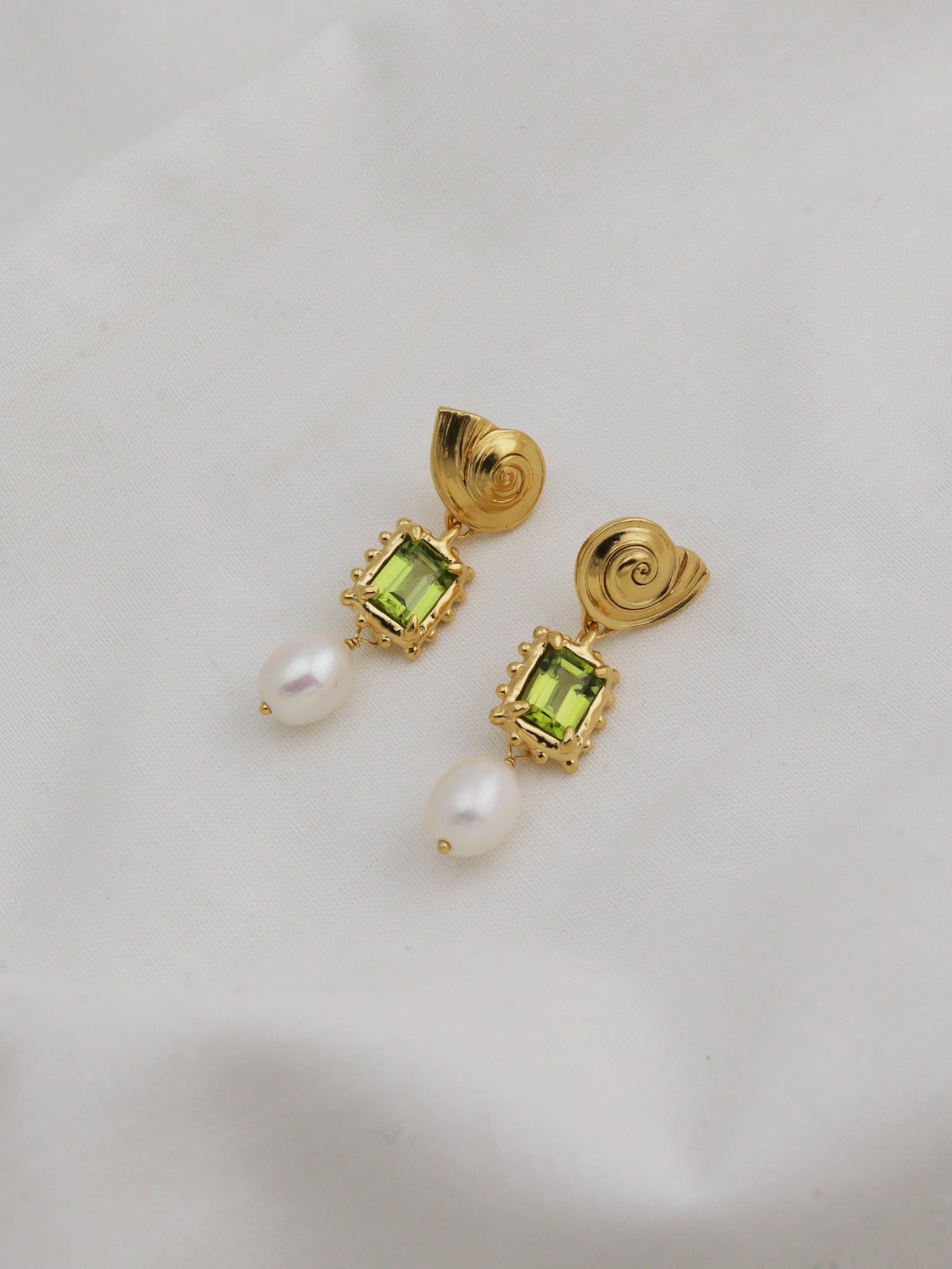 Memento Pearl Earrings with Peridot