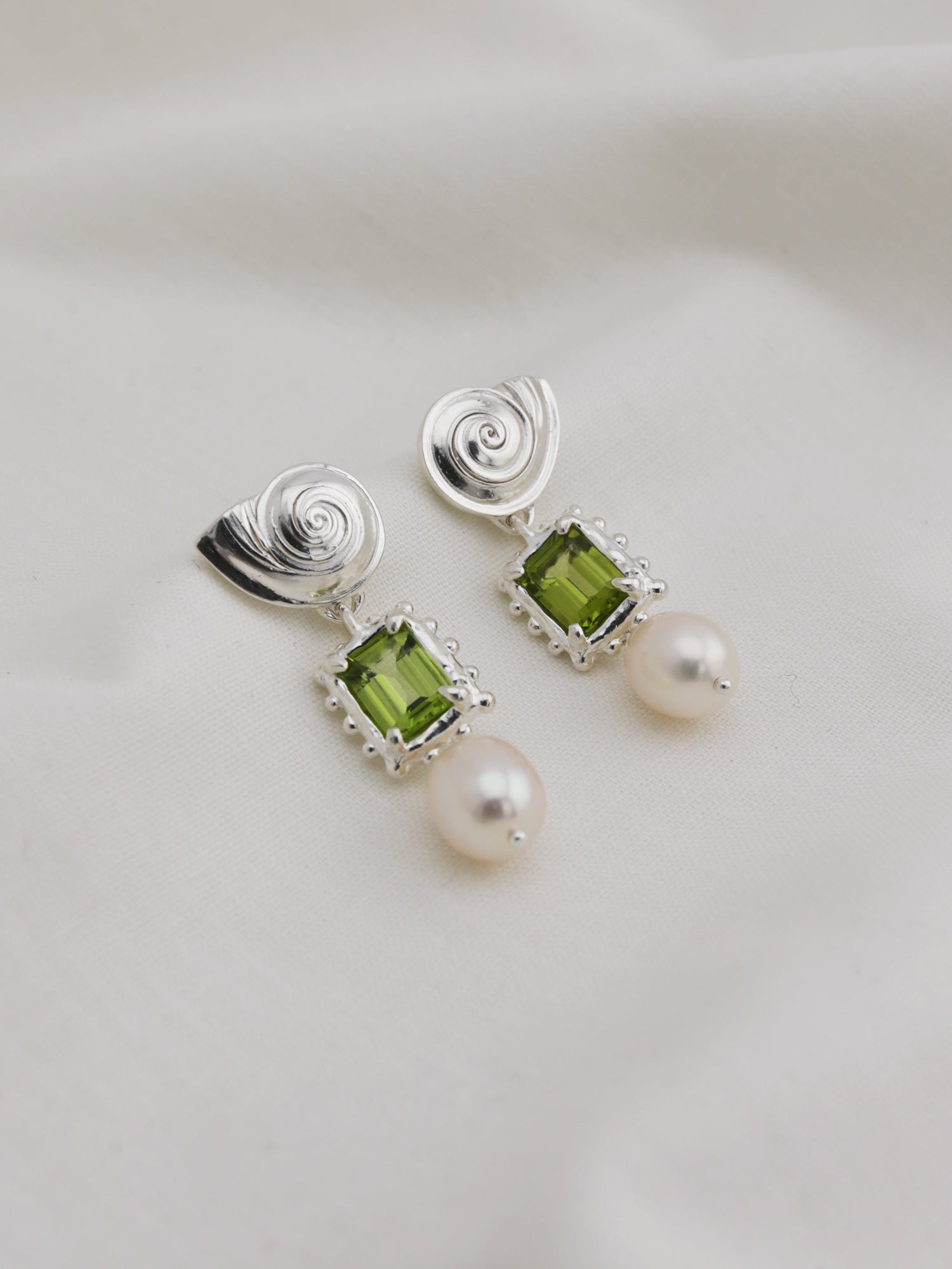 Memento Pearl Earrings with Peridot