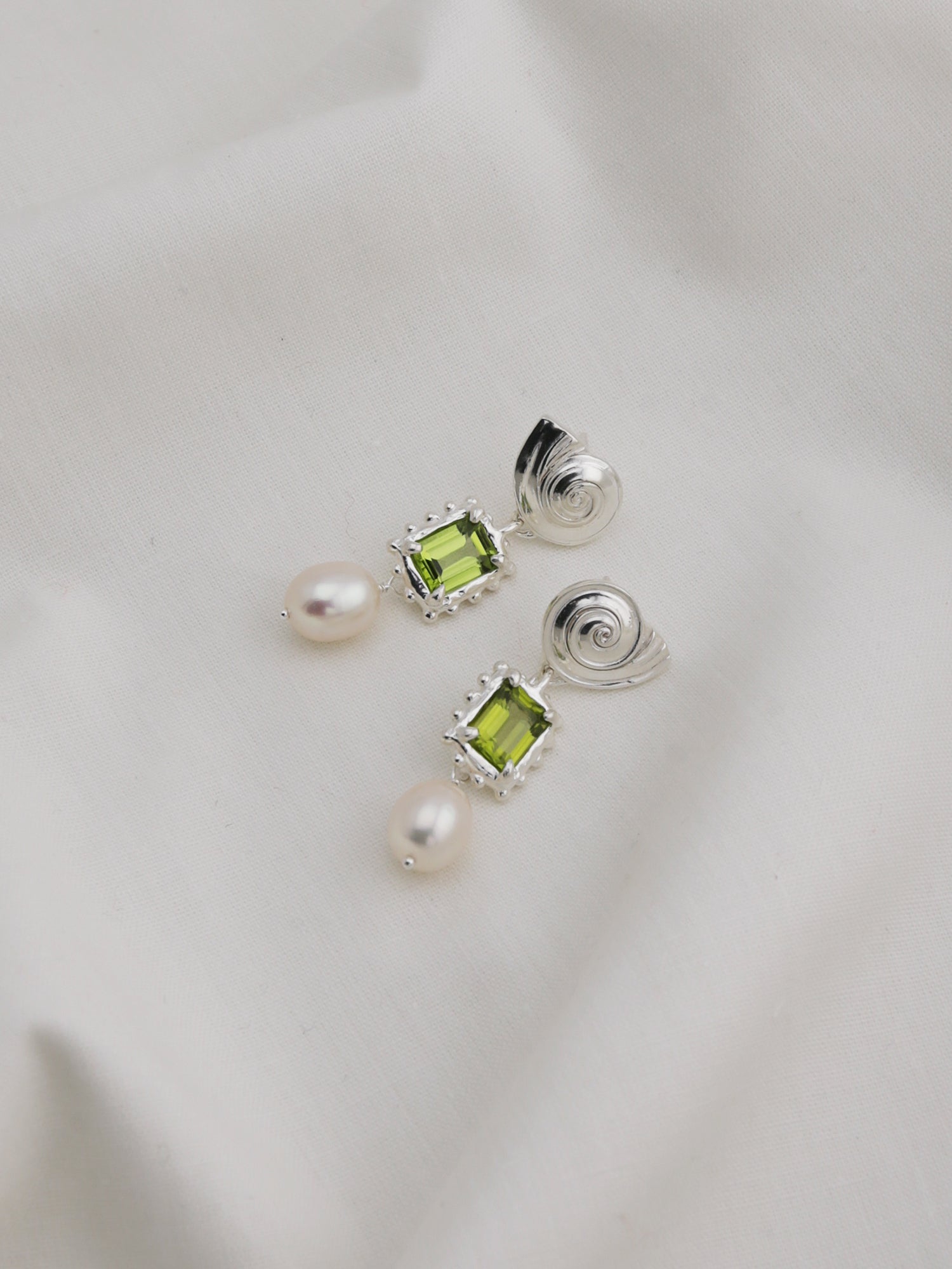 Memento Pearl Earrings with Peridot