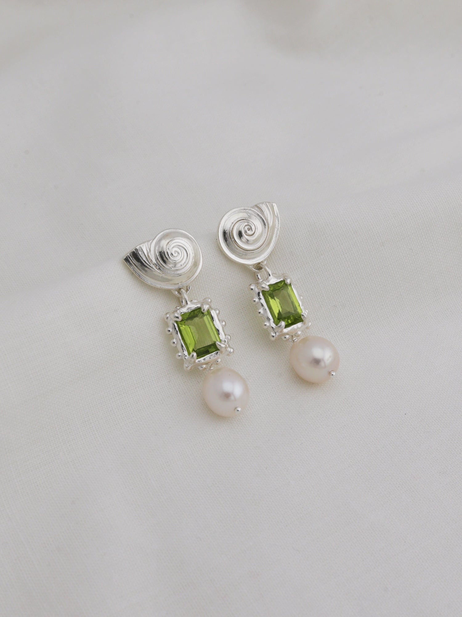 Memento Pearl Earrings with Peridot