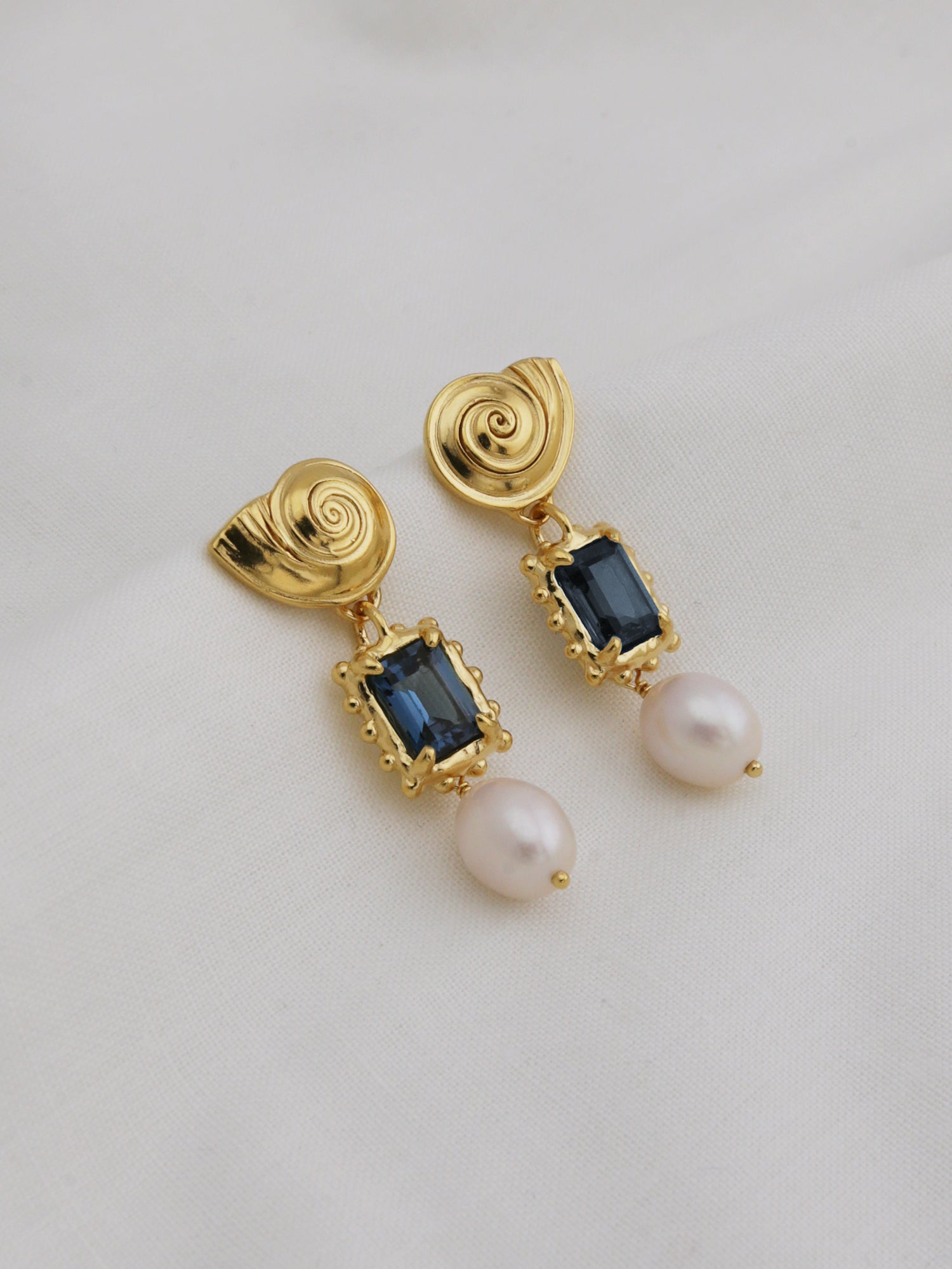 Memento Pearl Earrings with Dark Blue Topaz
