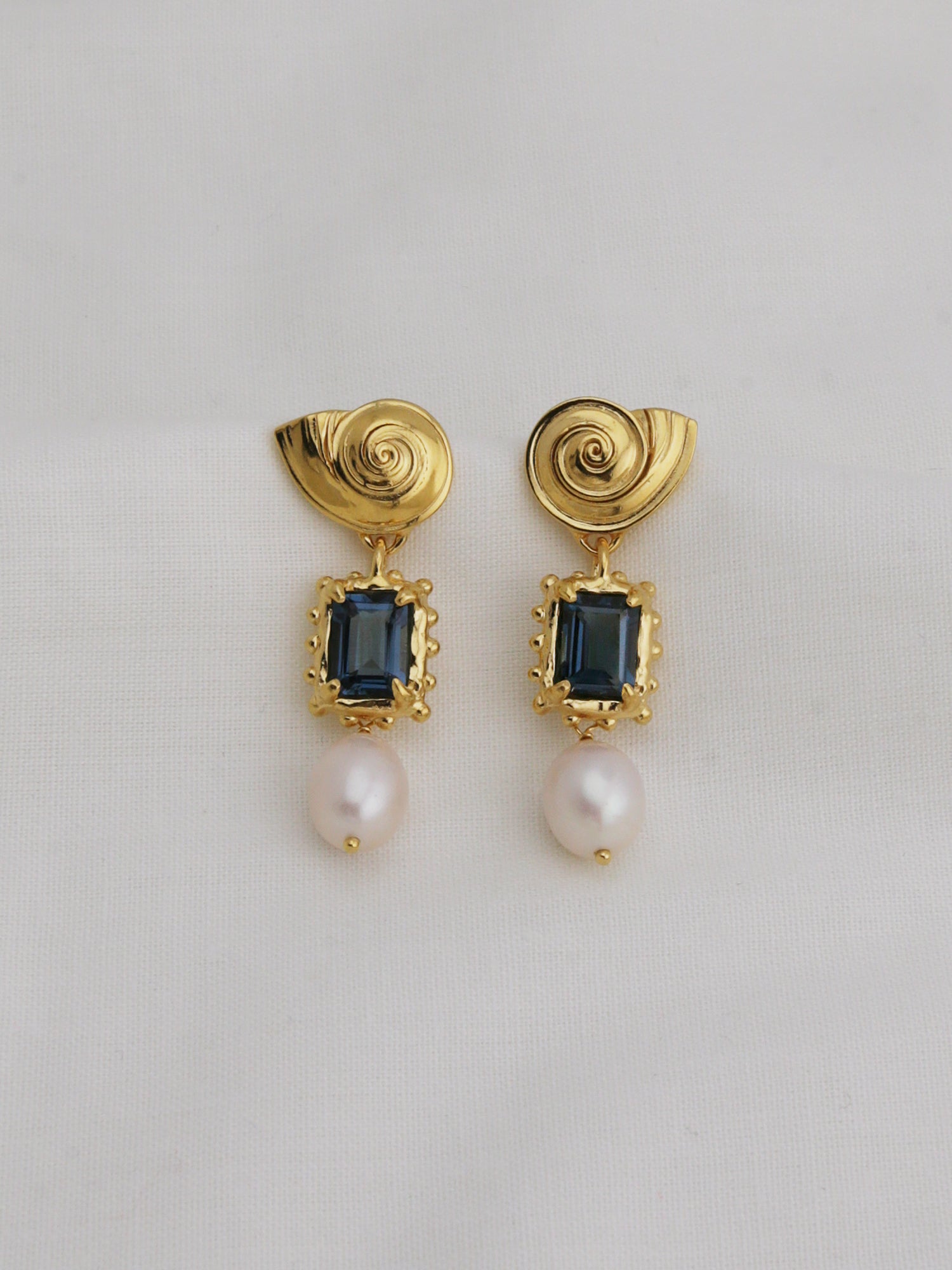 Memento Pearl Earrings with Dark Blue Topaz