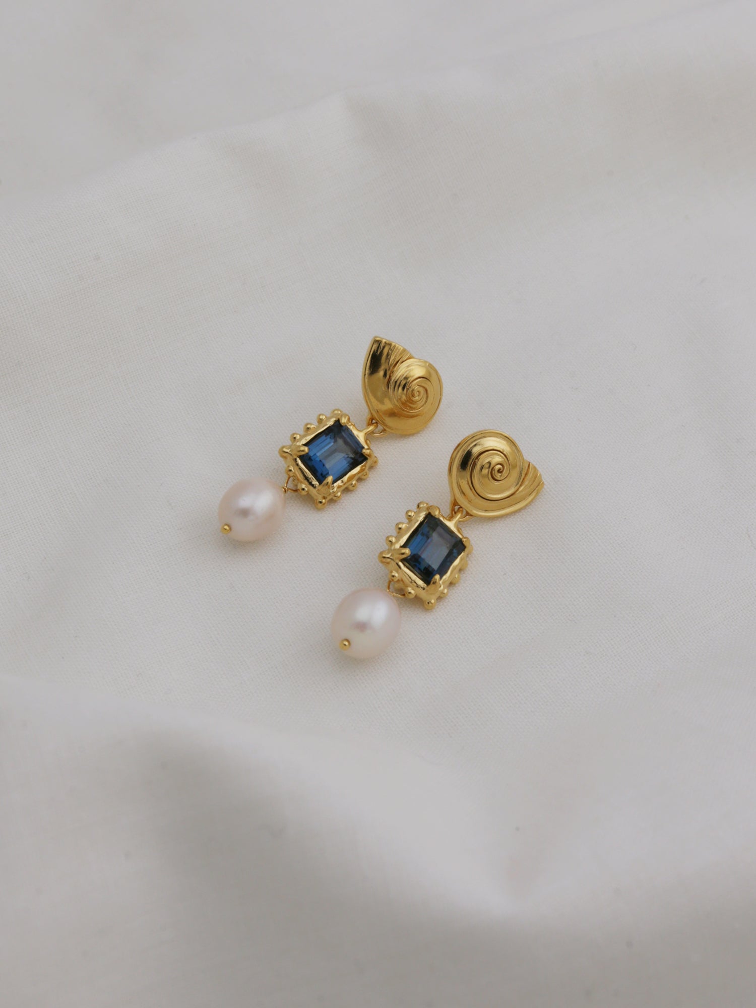 Memento Pearl Earrings with Dark Blue Topaz
