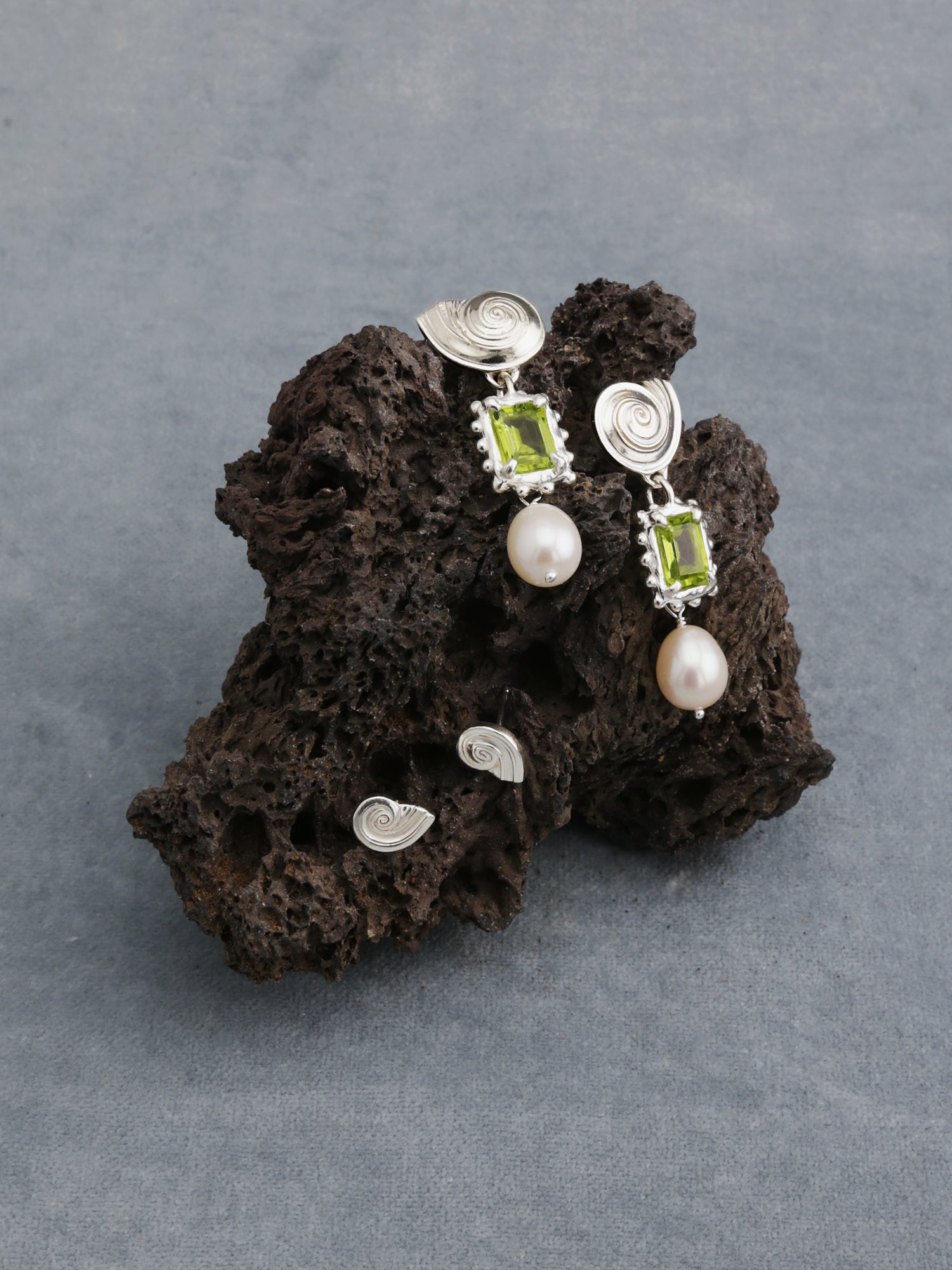 Memento Pearl Earrings with Peridot